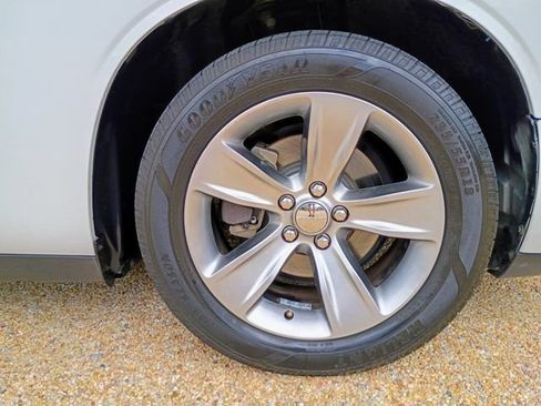 Used 2017 Dodge Challenger SXT RWD image 22