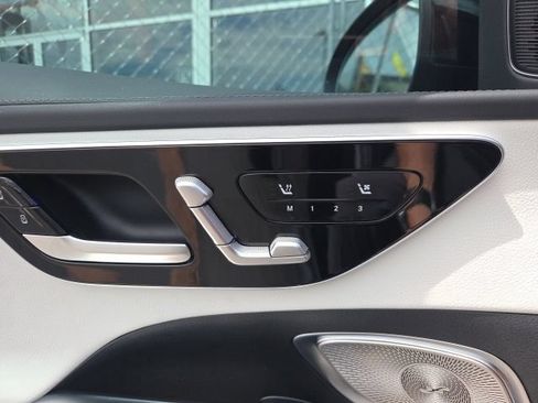 Used 2025 Mercedes-Benz C 300 4MATIC Sedan image 9