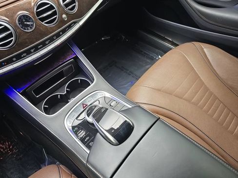 Used 2018 Mercedes-Benz S 560 Sedan image 25