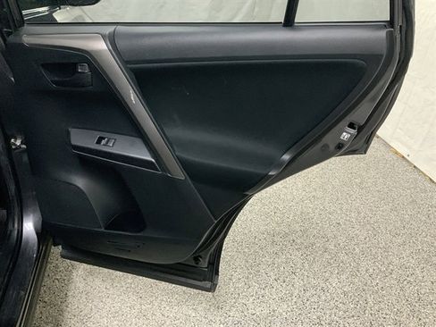 Used 2017 Toyota RAV4 LE AWD/4WD image 19