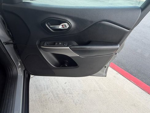 Used 2021 Jeep Cherokee Latitude Lux w/ Comfort/Convenience Group image 21