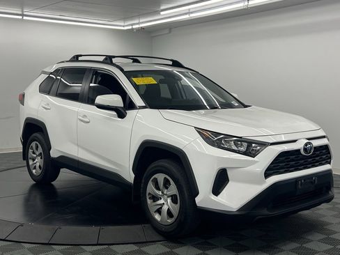 Used 2021 Toyota RAV4 LE image 2