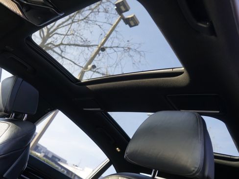 Used 2021 BMW 750i xDrive w/ Executive Package image 29