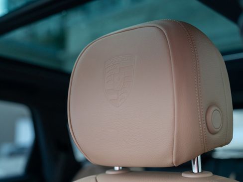 Used 2025 Porsche Cayenne image 13