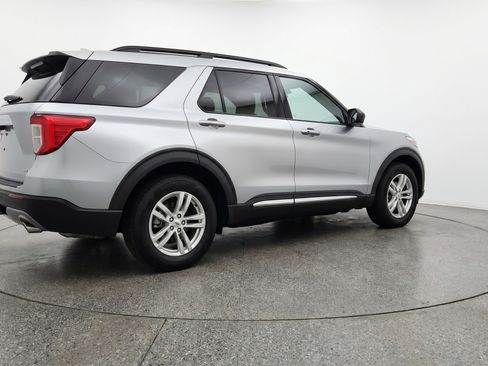Used 2024 Ford Explorer XLT w/ Equipment Group 202A image 9