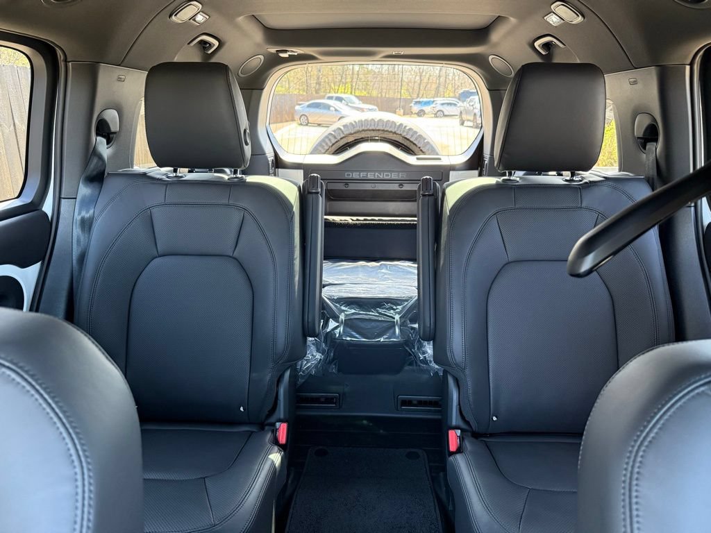 New 2026 Land Rover Defender 130 X-Dynamic SE AWD/4WD image 35