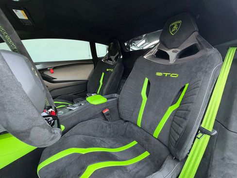 Used 2024 Lamborghini Huracan STO RWD image 28