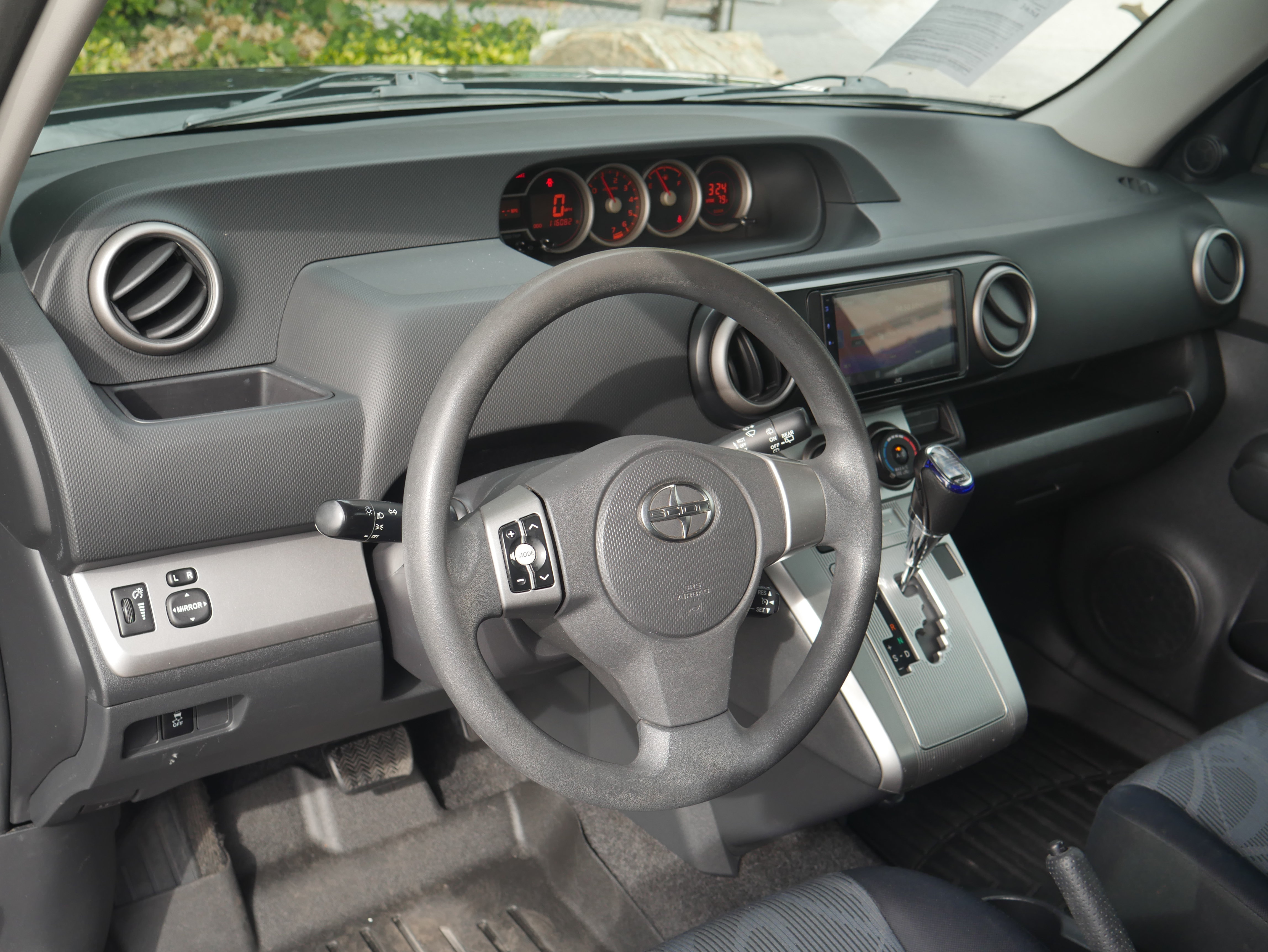 Used 2012 Scion xB FWD image 4