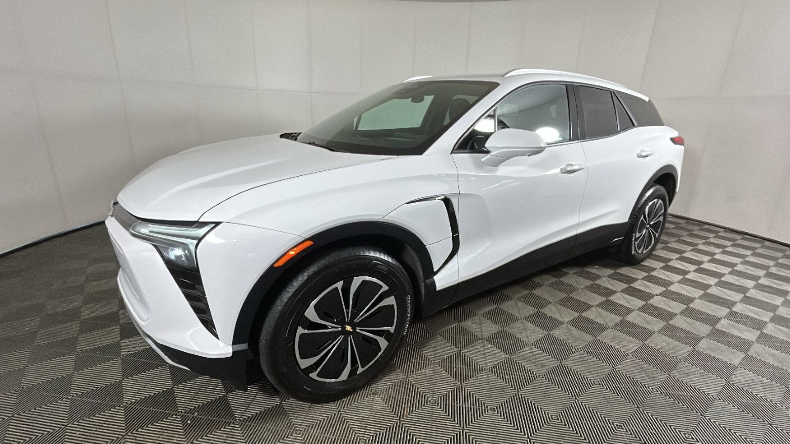Used 2024 Chevrolet Blazer EV LT AWD/4WD image 8