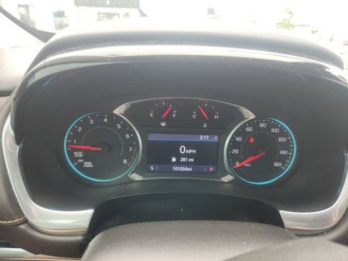 Used 2020 Chevrolet Traverse LT w/ LT Premium Package FWD image 12