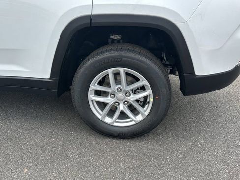 New 2025 Jeep Grand Cherokee Laredo image 21