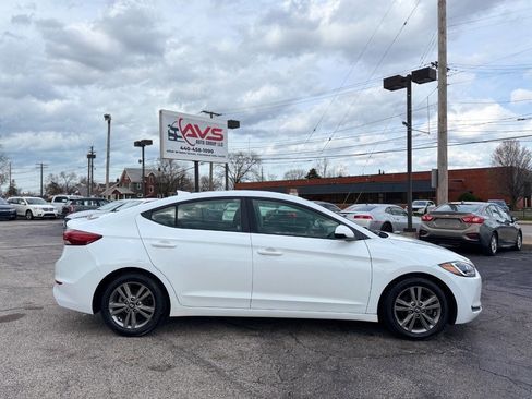 Used 2018 Hyundai Elantra SEL image 2