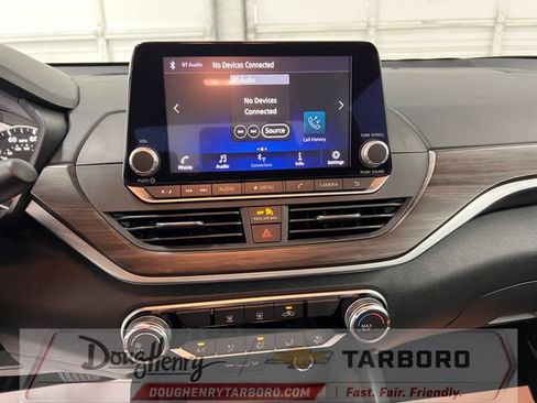 Used 2025 Nissan Altima 2.5 SV FWD image 43