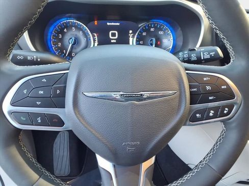 Certified 2024 Chrysler Pacifica Touring-L image 27