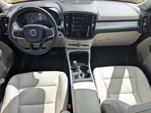 Used 2020 Volvo XC40 T5 Momentum w/ Protection Package Premier AWD/4WD image 15