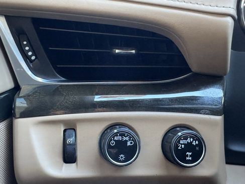 Used 2020 Cadillac Escalade ESV Platinum w/ Escalade Sport Edition image 31