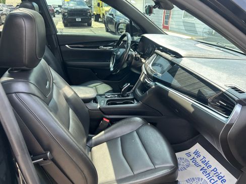 Used 2020 Cadillac XT6 Premium Luxury AWD/4WD image 31