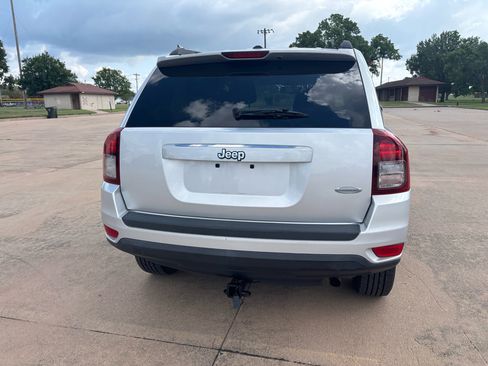 Used 2014 Jeep Compass Latitude image 25