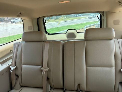 Used 2010 Chevrolet Suburban LTZ RWD image 6