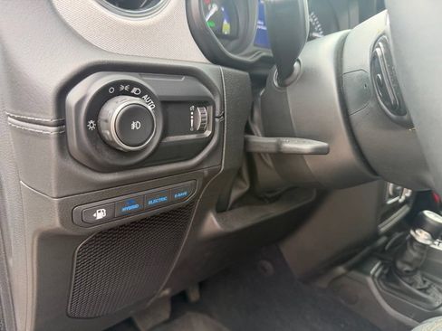 Used 2024 Jeep Wrangler Unlimited Sahara AWD/4WD image 20
