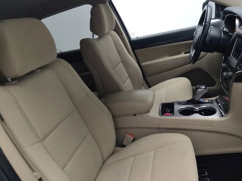 Used 2019 Jeep Grand Cherokee Laredo image 21