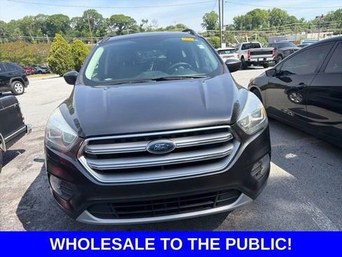 Used 2017 Ford Escape SE w/ Equipment Group 201A FWD image 2