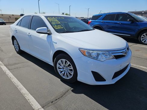 Used 2014 Toyota Camry LE FWD image 4