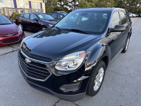 Used 2017 Chevrolet Equinox LS image 2