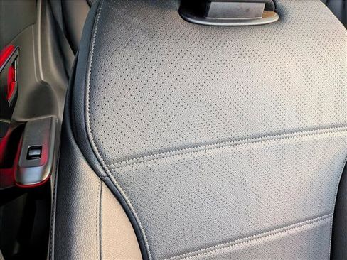 Used 2025 Mercedes-Benz GLC 300 4MATIC image 20