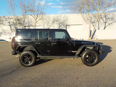 Used 2016 Jeep Wrangler Unlimited Rubicon w/ Connectivity Group image 9