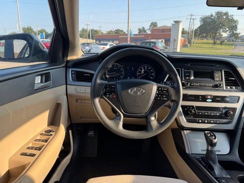 Used 2017 Hyundai Sonata SE FWD image 11