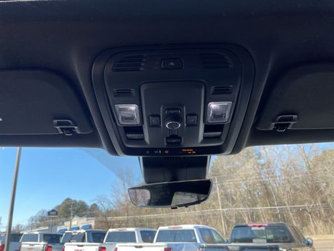 Used 2025 GMC Yukon AT4 w/ AT4 Premium Plus Package image 22