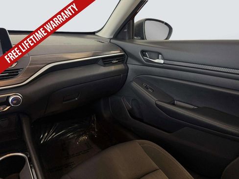 Used 2024 Nissan Altima 2.5 SV FWD image 24