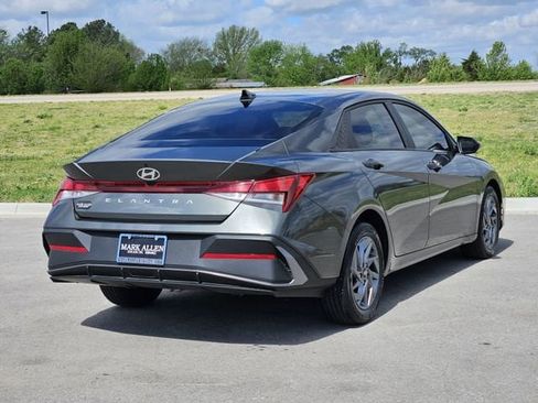 Used 2024 Hyundai Elantra SEL image 7