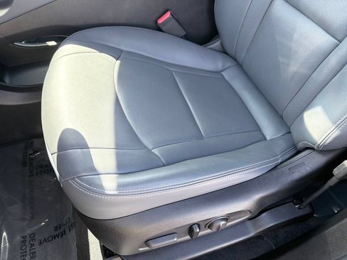 Used 2024 Buick Enclave Essence FWD image 11