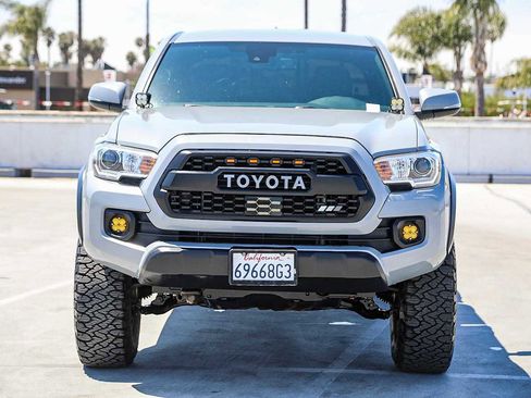 Used 2021 Toyota Tacoma TRD Off-Road w/ Technology Package AWD/4WD image 3