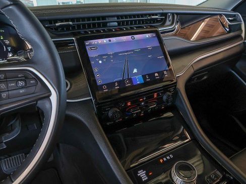 Used 2022 Jeep Grand Cherokee Limited 4xe image 12