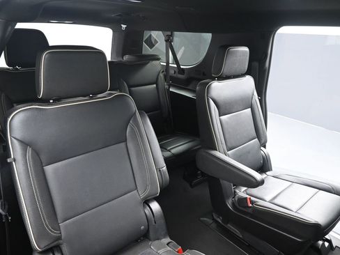 Used 2023 Volvo XC60 B5 Plus w/ Protection Package Premier image 9