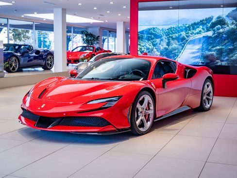 Used 2021 Ferrari SF90 Stradale image 4