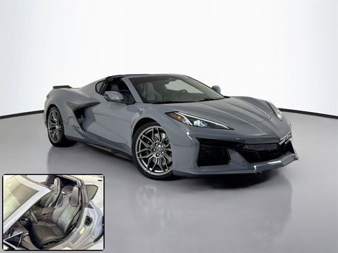 Used 2025 Chevrolet Corvette Z06 image 2