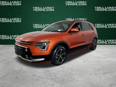 Used 2023 Kia Niro SX image 4