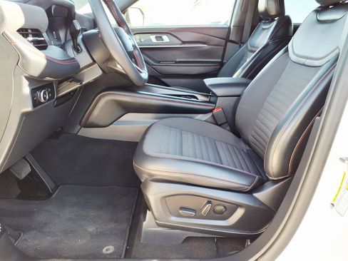 Certified 2025 Ford Explorer ST-Line w/ Premium Package AWD/4WD image 23