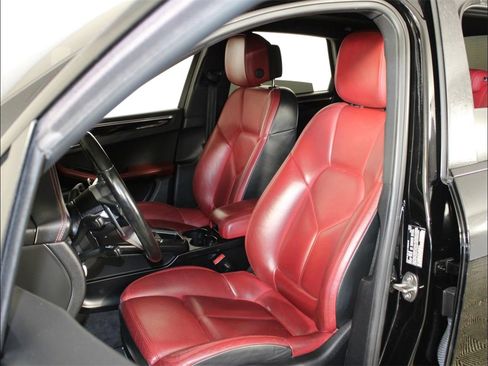 Used 2019 Porsche Macan S image 12