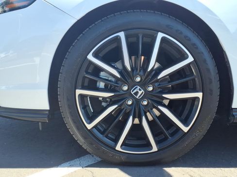 Used 2023 Honda Accord Touring image 9