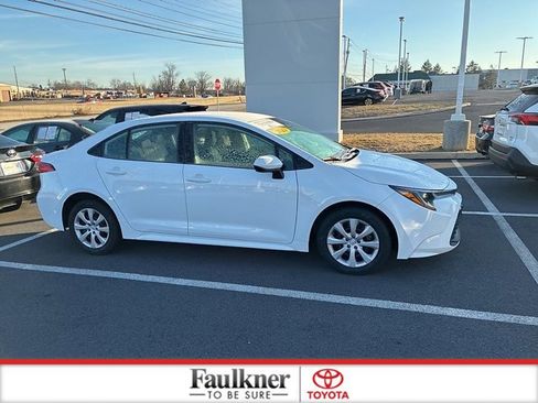 Certified 2023 Toyota Corolla LE image 4