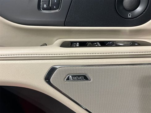 Used 2025 Lincoln Nautilus Reserve image 21