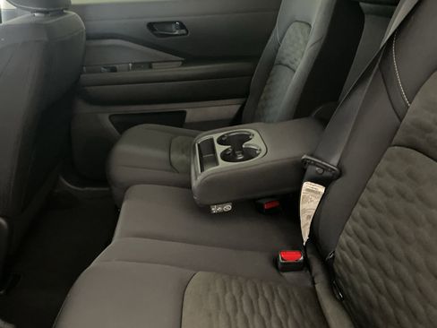 Used 2024 Nissan Pathfinder SV image 29