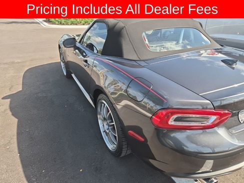 Used 2018 FIAT 124 Spider Lusso w/ Navigation & Sound Group RWD image 5