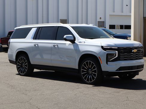 New 2026 Chevrolet Suburban High Country AWD/4WD image 2