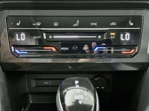 Used 2023 Volkswagen Tiguan SE w/ Panoramic Sunroof Package FWD image 23